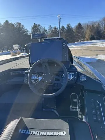 Slide: The Image of 2025 Skeeter ZXR20 boat dashboard with Humminbird electronics, steering wheel, and control panel. - 4