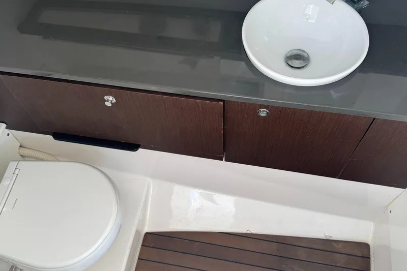 Slide: The Image of Everglades 340 Dual Console 2019 - 53