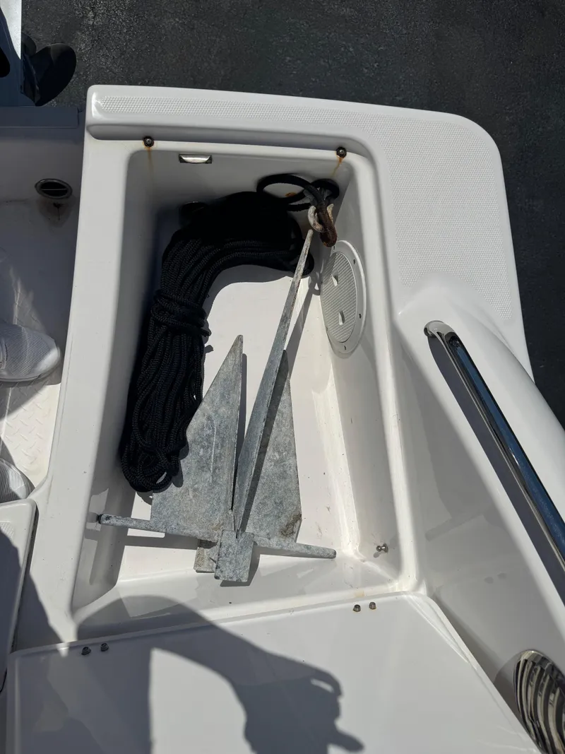 Slide: The Image of Everglades 340 Dual Console 2019 - 59