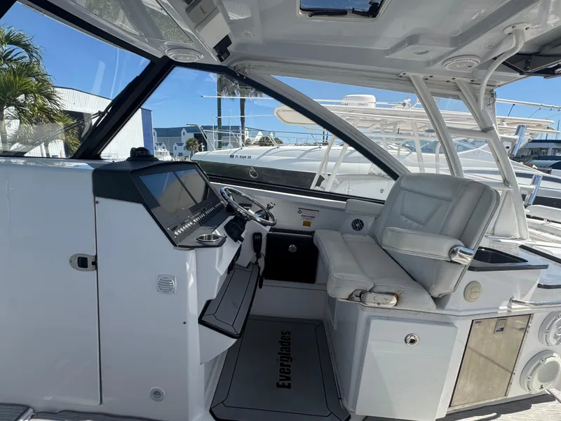 Slide: The Image of Everglades 340 Dual Console 2019 - 74