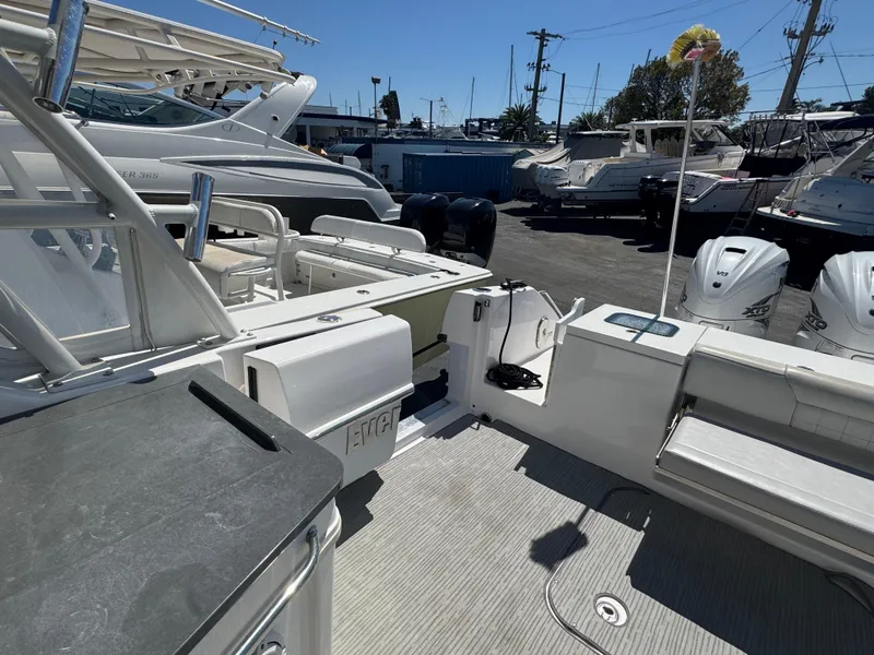 Slide: The Image of Everglades 340 Dual Console 2019 - 77