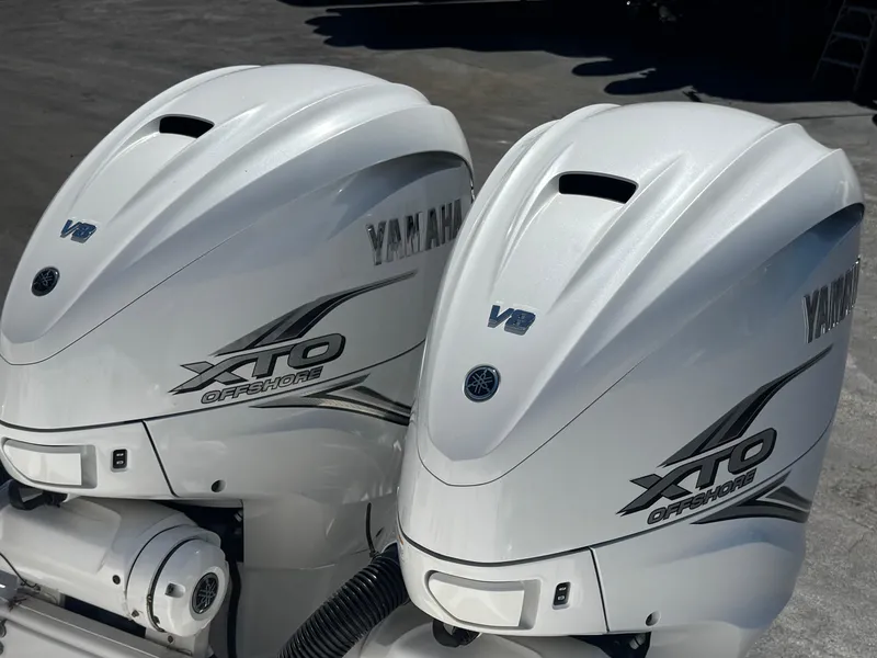 Slide: The Image of Everglades 340 Dual Console 2019 - 79