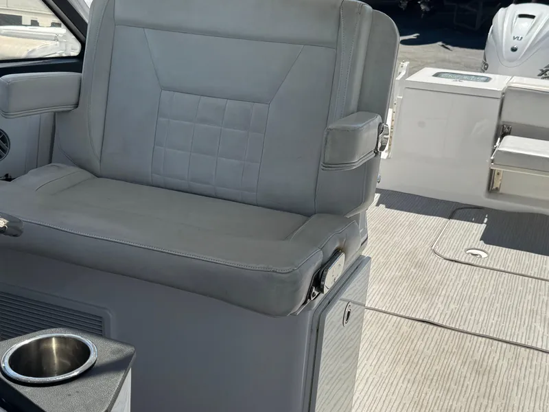 Slide: The Image of Everglades 340 Dual Console 2019 - 82
