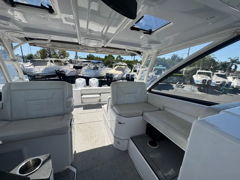 Slide: The Image of Everglades 340 Dual Console 2019 - 85