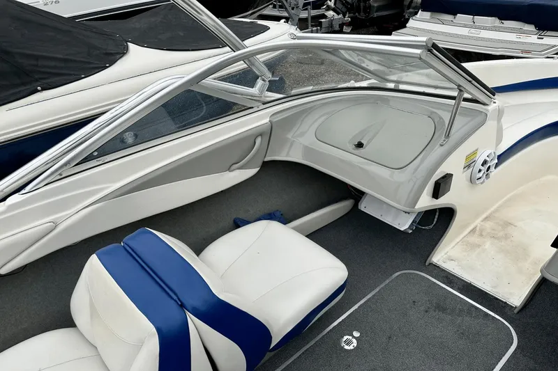 Slide: The Image of Bayliner 185 Bowrider 2005 - 16
