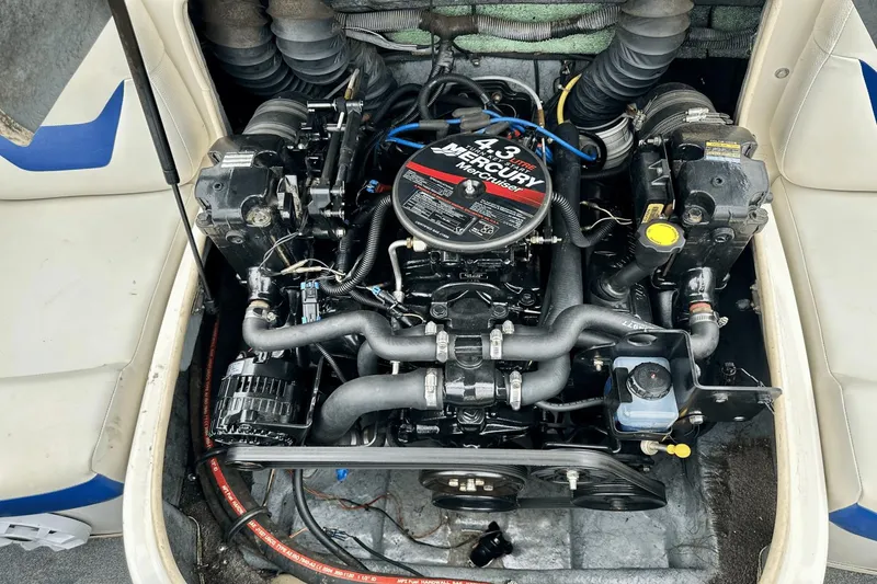 Slide: The Image of Bayliner 185 Bowrider 2005 - 24