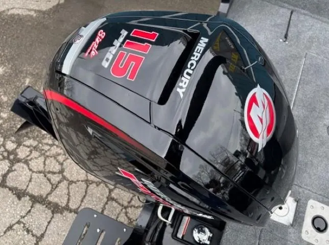 Slide: The Image of 2025 Tracker Pro Guide V-175 WT with Mercury 115 HP outboard engine. - 31