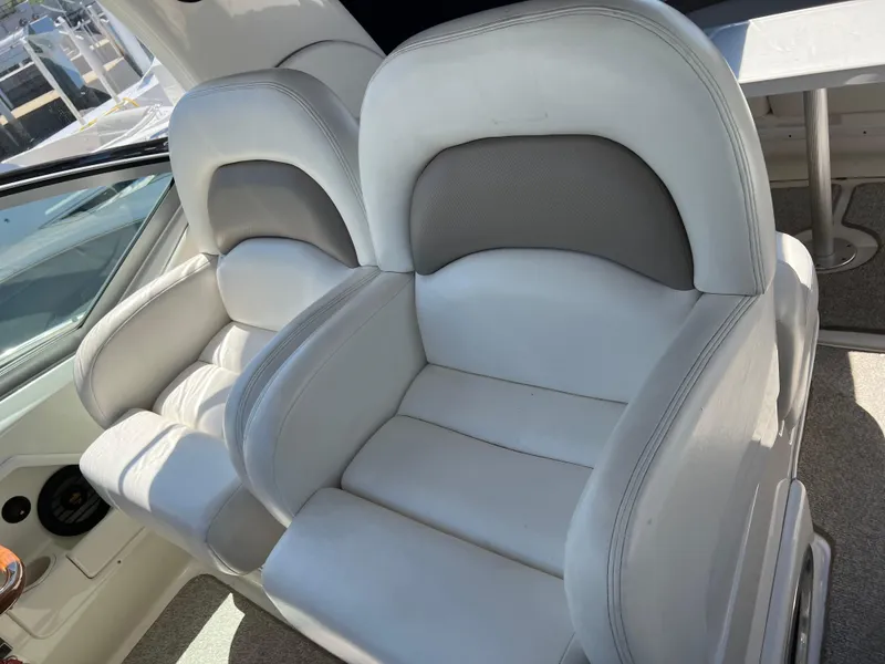 Slide: The Image of 2004 Sea Ray 340 Sundancer boat seats, white leather, luxurious design. - 10