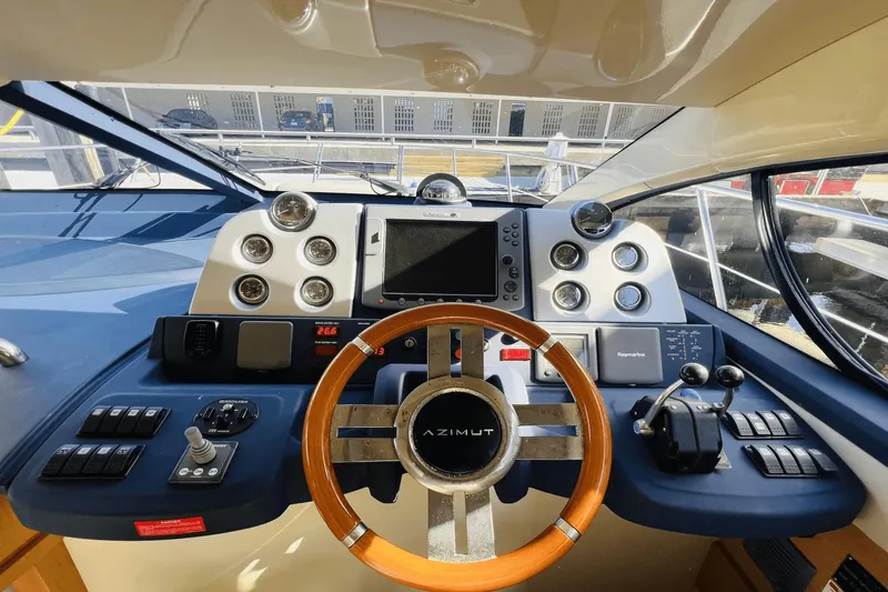 Slide: The Image of Azimut 43 2008 - 1