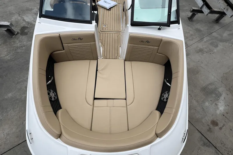 Slide: The Image of Sea Ray 230 SPX-OB 2022 - 10