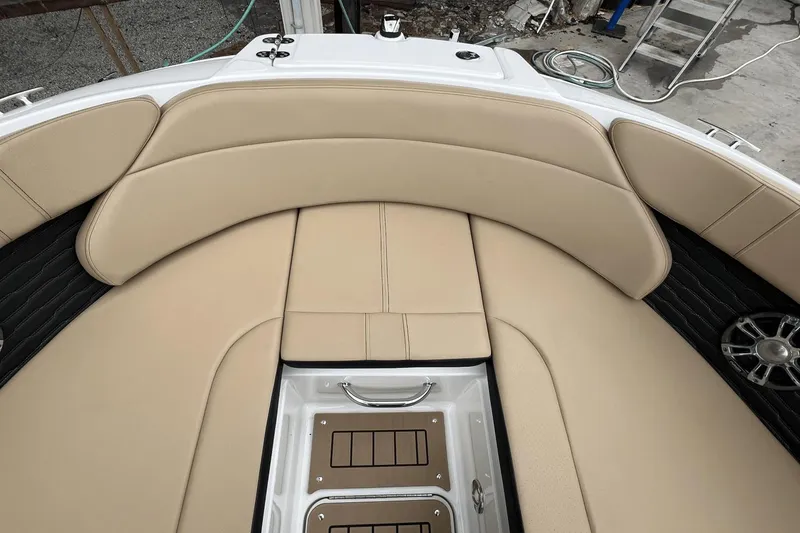 Slide: The Image of Sea Ray 230 SPX-OB 2022 - 11