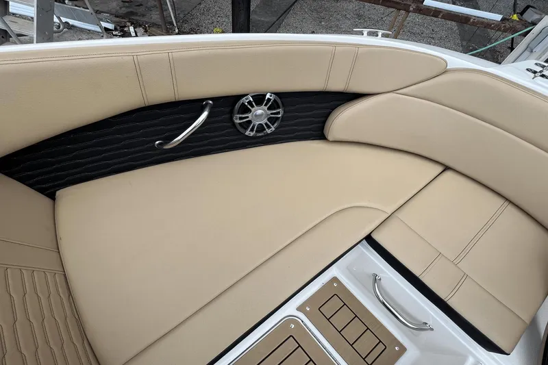 Slide: The Image of Sea Ray 230 SPX-OB 2022 - 12