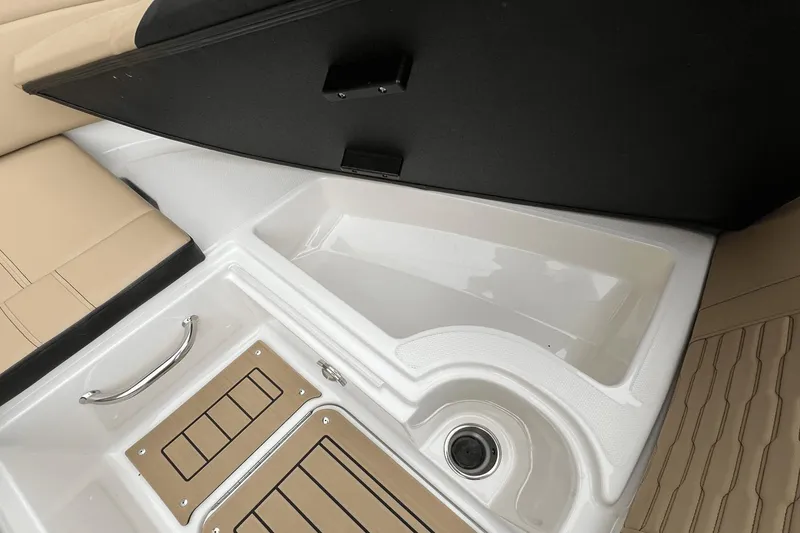 Slide: The Image of Sea Ray 230 SPX-OB 2022 - 15
