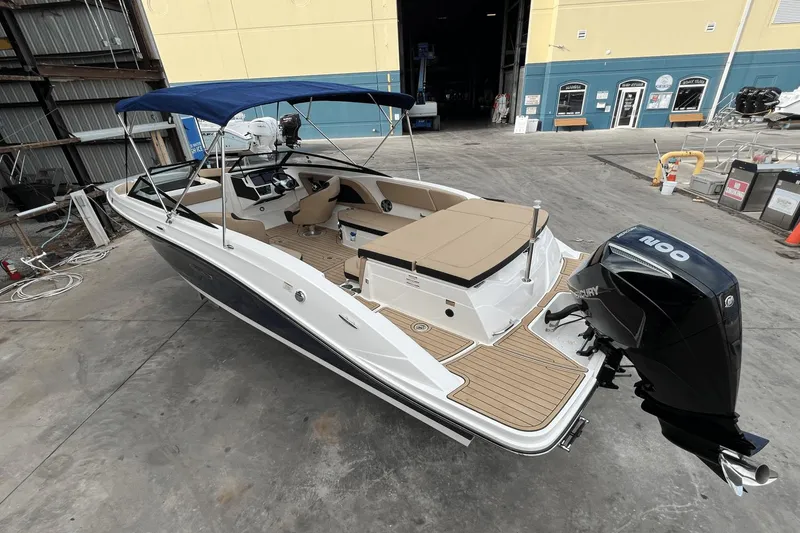 Slide: The Image of Sea Ray 230 SPX-OB 2022 - 2
