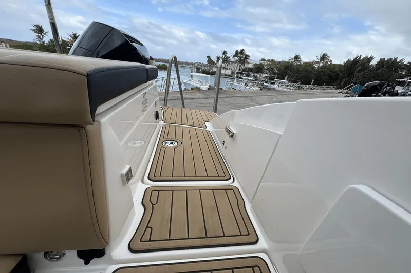 Slide: The Image of Sea Ray 230 SPX-OB 2022 - 23