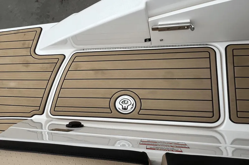 Slide: The Image of Sea Ray 230 SPX-OB 2022 - 24