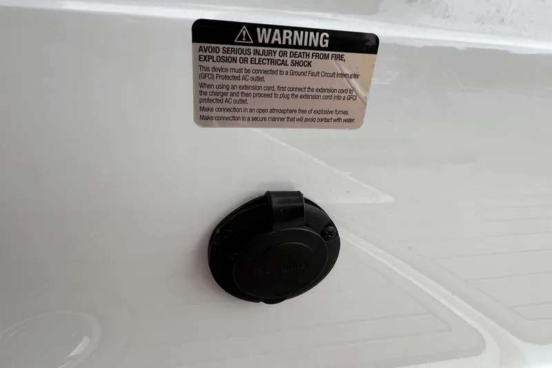 Slide: The Image of Sea Ray 230 SPX-OB 2022 - 26