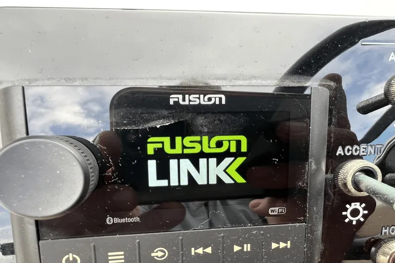 Slide: The Image of Sea Ray 230 SPX-OB 2022 - 34