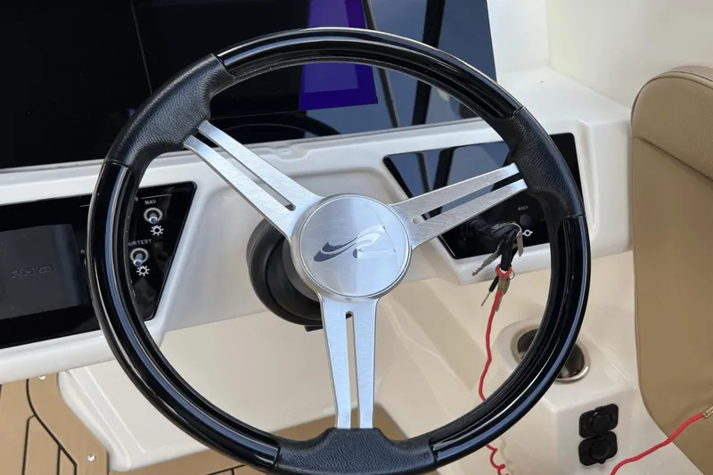 Slide: The Image of Sea Ray 230 SPX-OB 2022 - 39