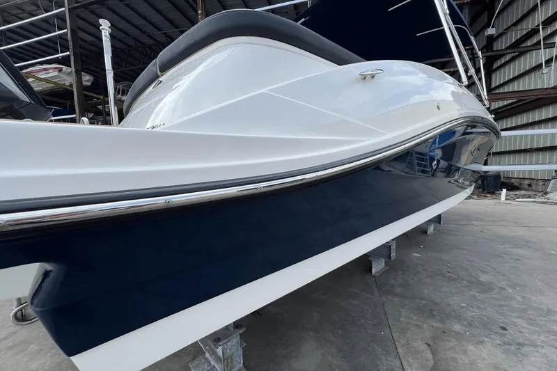 Slide: The Image of Sea Ray 230 SPX-OB 2022 - 50