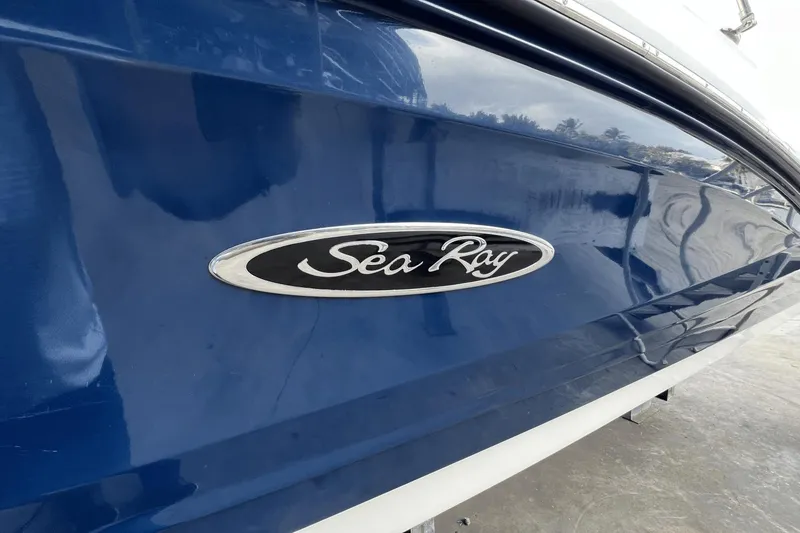 Slide: The Image of Sea Ray 230 SPX-OB 2022 - 54