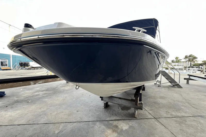Slide: The Image of Sea Ray 230 SPX-OB 2022 - 6