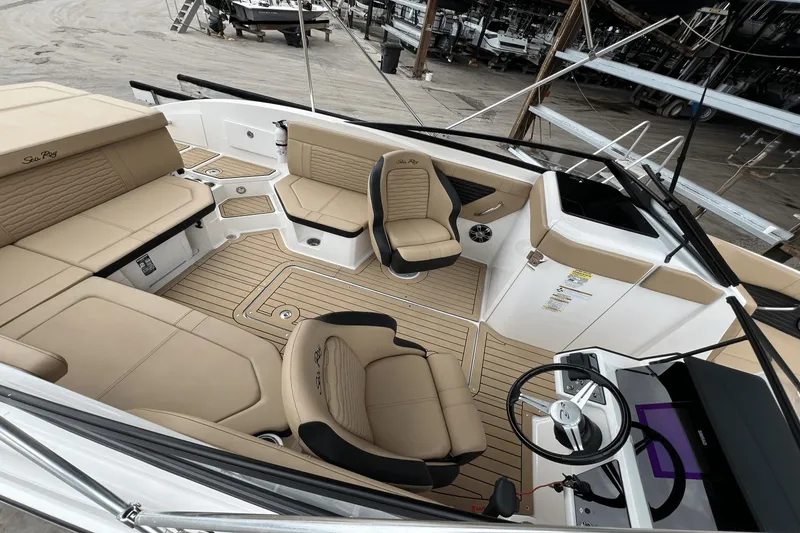 Slide: The Image of Sea Ray 230 SPX-OB 2022 - 65