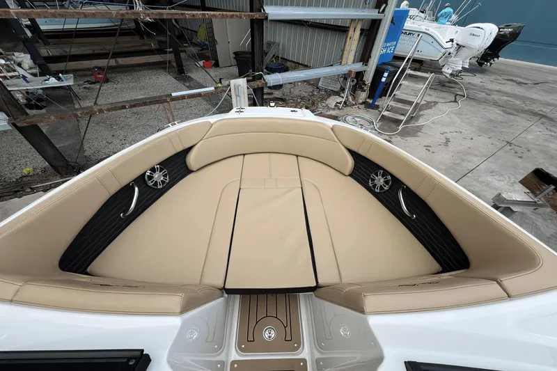 Slide: The Image of Sea Ray 230 SPX-OB 2022 - 9