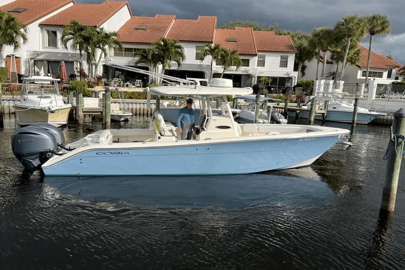 Slide: The Image of Cobia 280 CC 2022 - 139