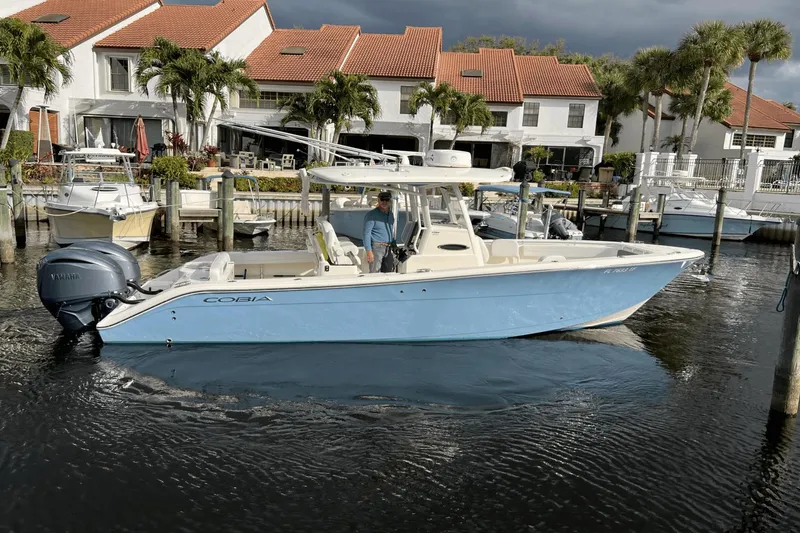 Slide: The Image of Cobia 280 CC 2022 - 140