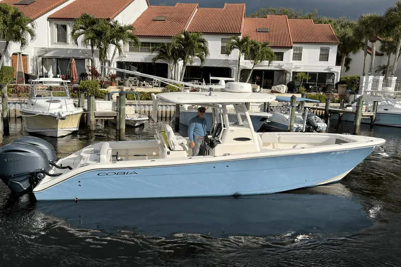 Slide: The Image of Cobia 280 CC 2022 - 142