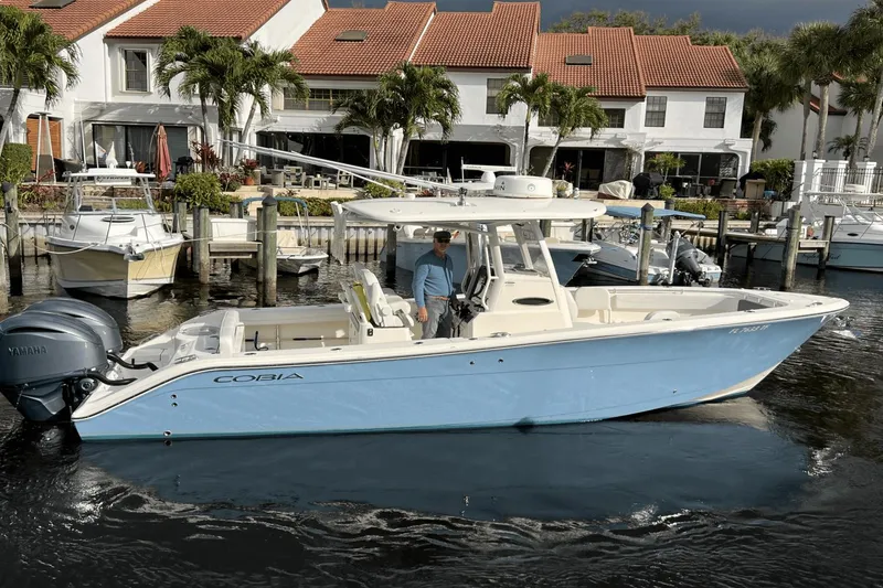 Slide: The Image of Cobia 280 CC 2022 - 143
