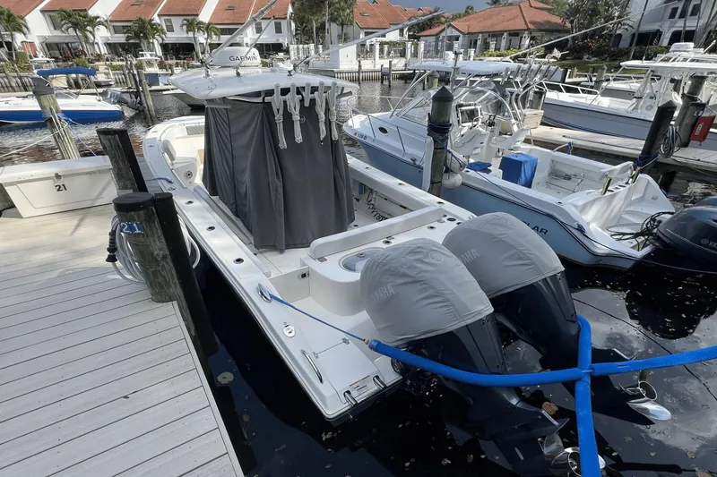 Slide: The Image of Cobia 280 CC 2022 - 15