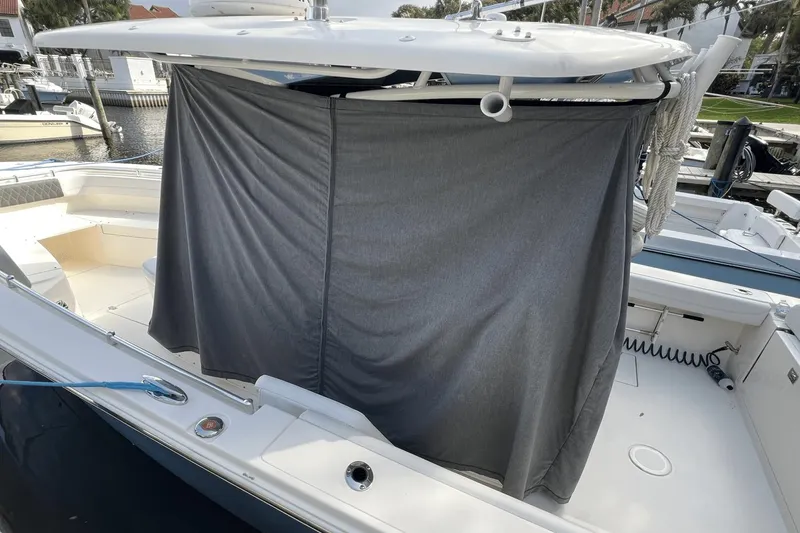 Slide: The Image of Cobia 280 CC 2022 - 17