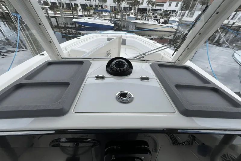 Slide: The Image of Cobia 280 CC 2022 - 85