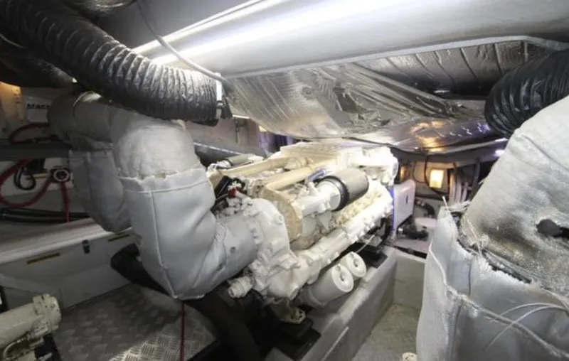 Slide: The Image of Sunseeker Predator 60 2000 - 117