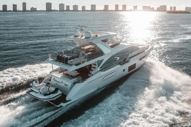 Slide: The Image of Azimut 60 Flybridge 2021 - 10