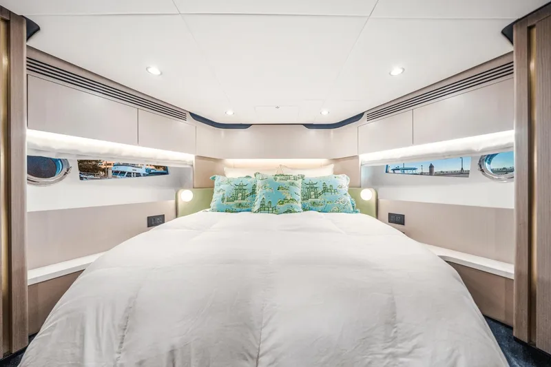 Slide: The Image of Azimut 60 Flybridge 2021 - 12