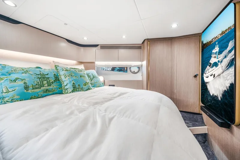 Slide: The Image of Azimut 60 Flybridge 2021 - 13