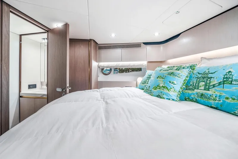Slide: The Image of Azimut 60 Flybridge 2021 - 14