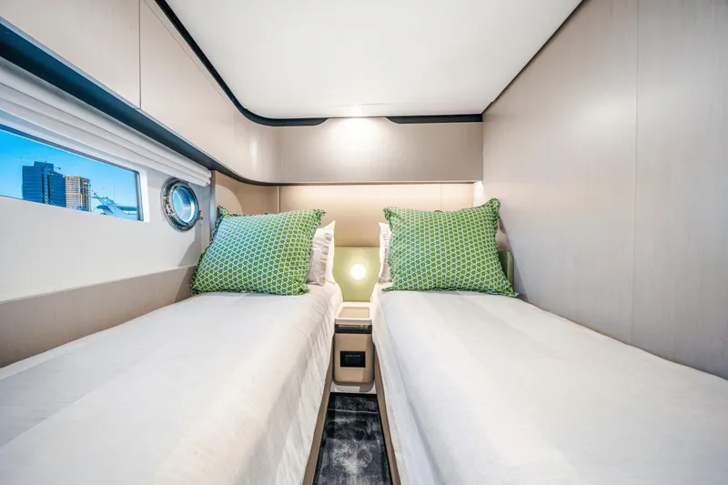 Slide: The Image of Azimut 60 Flybridge 2021 - 18