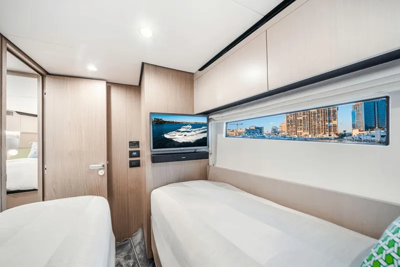 Slide: The Image of Azimut 60 Flybridge 2021 - 19