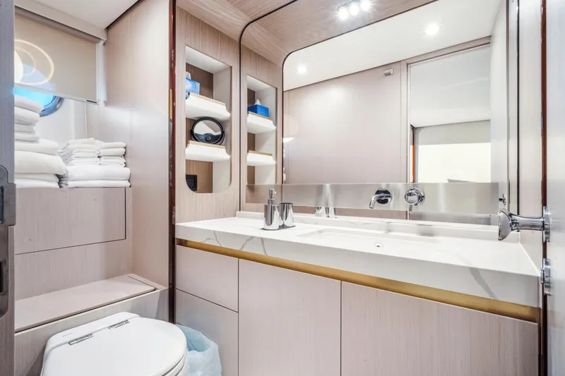 Slide: The Image of Azimut 60 Flybridge 2021 - 25