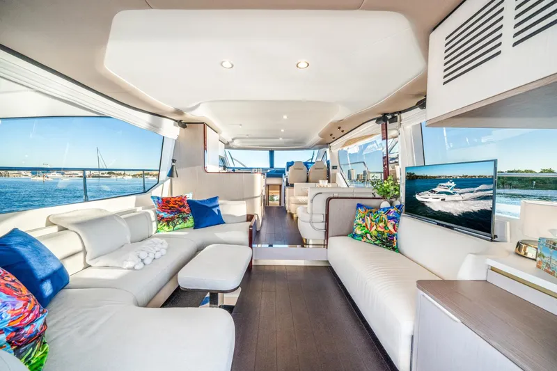 Slide: The Image of Azimut 60 Flybridge 2021 - 31