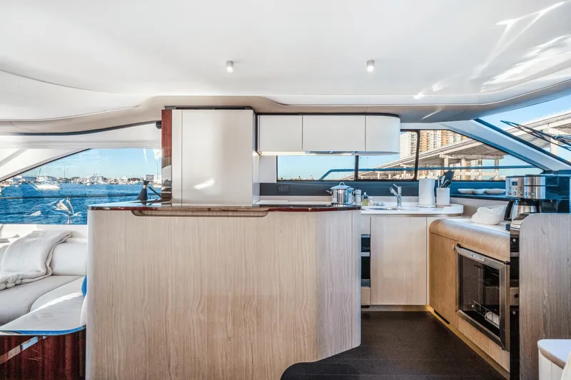 Slide: The Image of Azimut 60 Flybridge 2021 - 39
