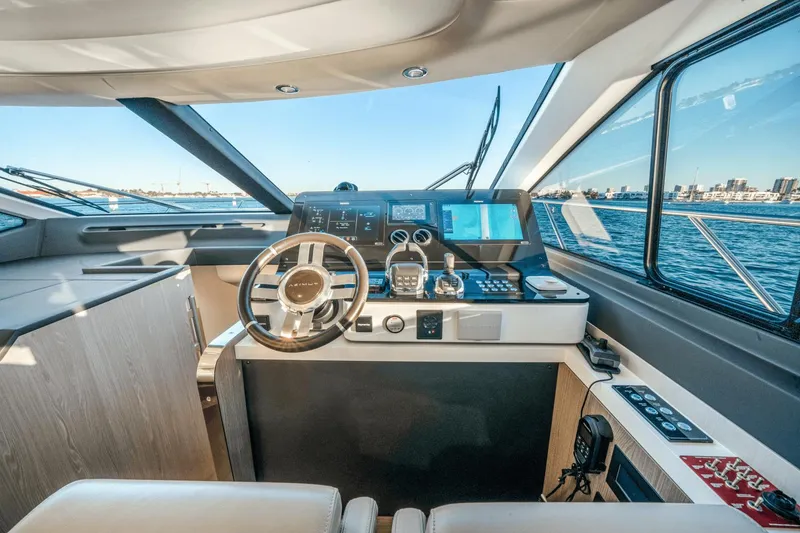 Slide: The Image of Azimut 60 Flybridge 2021 - 43