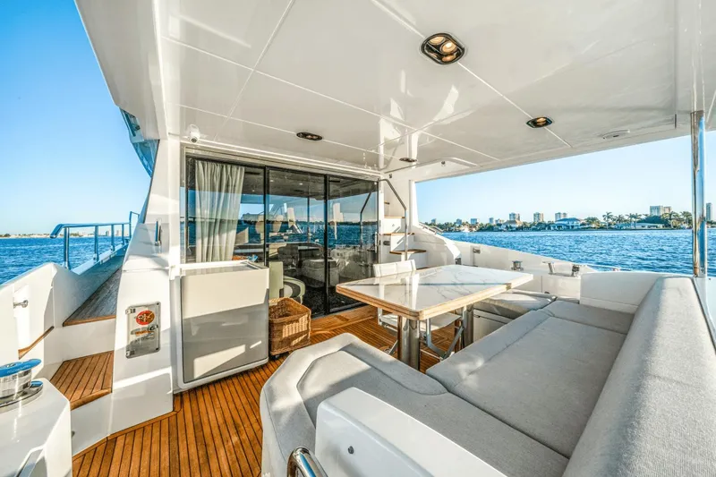 Slide: The Image of Azimut 60 Flybridge 2021 - 47