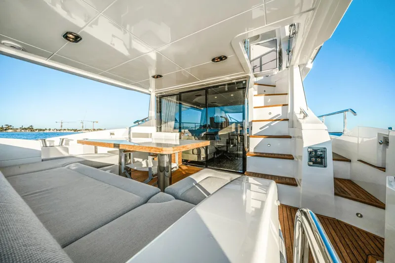 Slide: The Image of Azimut 60 Flybridge 2021 - 48