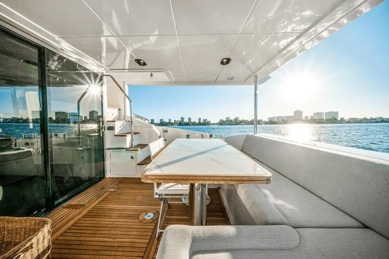 Slide: The Image of Azimut 60 Flybridge 2021 - 51