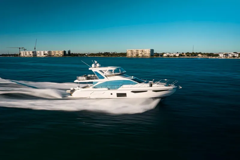 Slide: The Image of Azimut 60 Flybridge 2021 - 6
